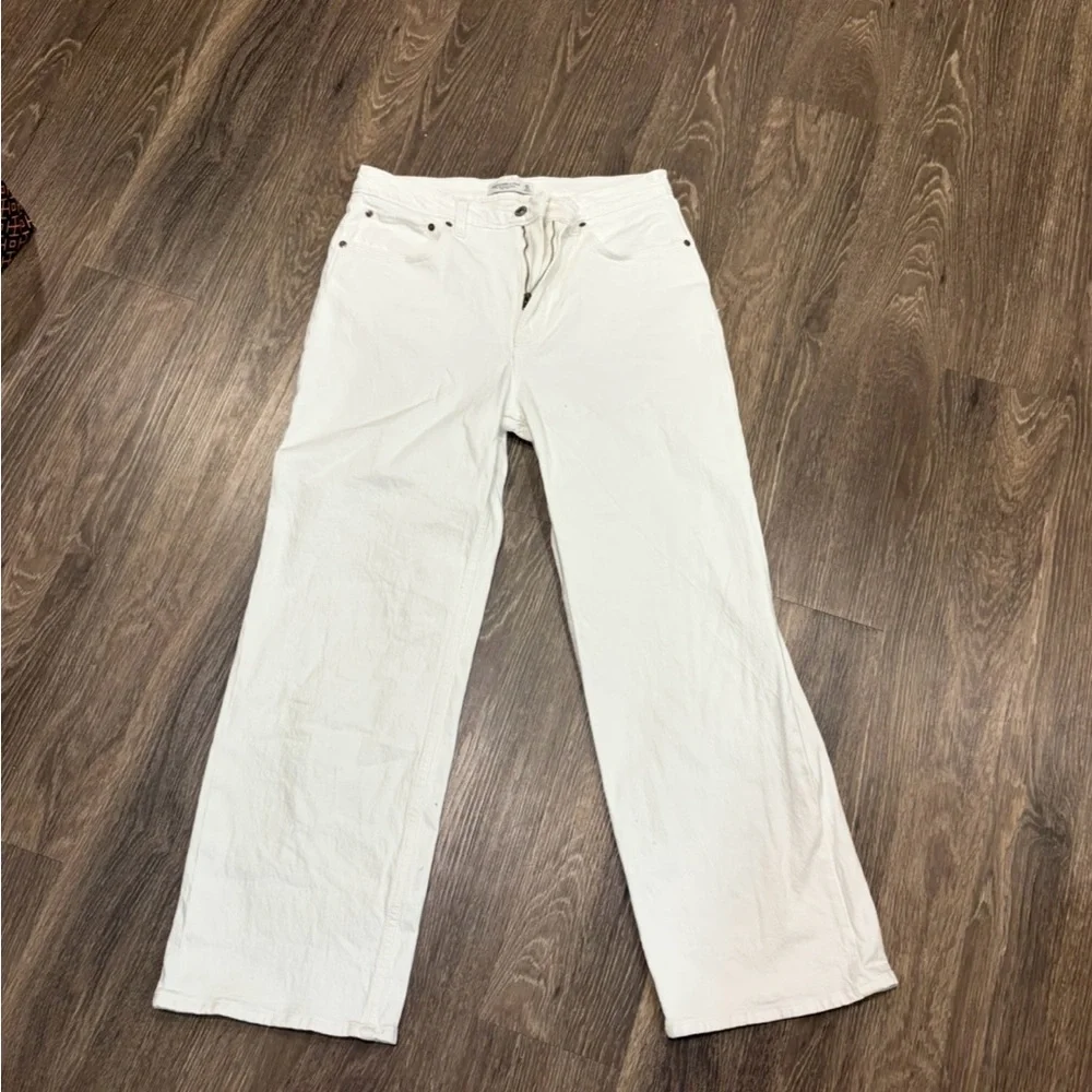 Abercrombie & Fitch High-Rise Straight White Jeans short inseam size 30 / 10